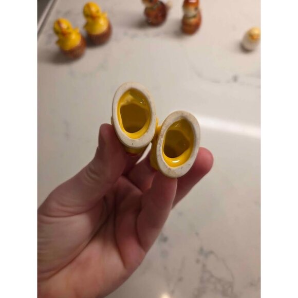 Vintage spring salt and pepper shakers and figurines made in Germany - Picture 7 of 10